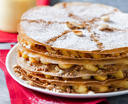 Pastilla sucrée aux amandes dessert marocain
